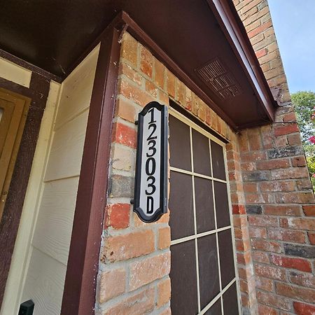Centrally Located Houston Retreat! Sleeps 8, 10 Min To Downtown, Free Parking Eksteriør bilde