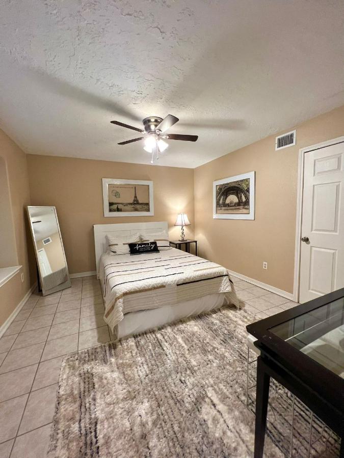 Centrally Located Houston Retreat! Sleeps 8, 10 Min To Downtown, Free Parking Eksteriør bilde