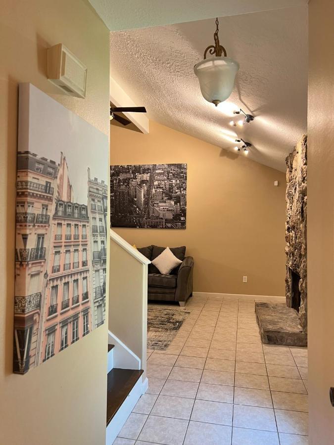 Centrally Located Houston Retreat! Sleeps 8, 10 Min To Downtown, Free Parking Leilighet Eksteriør bilde