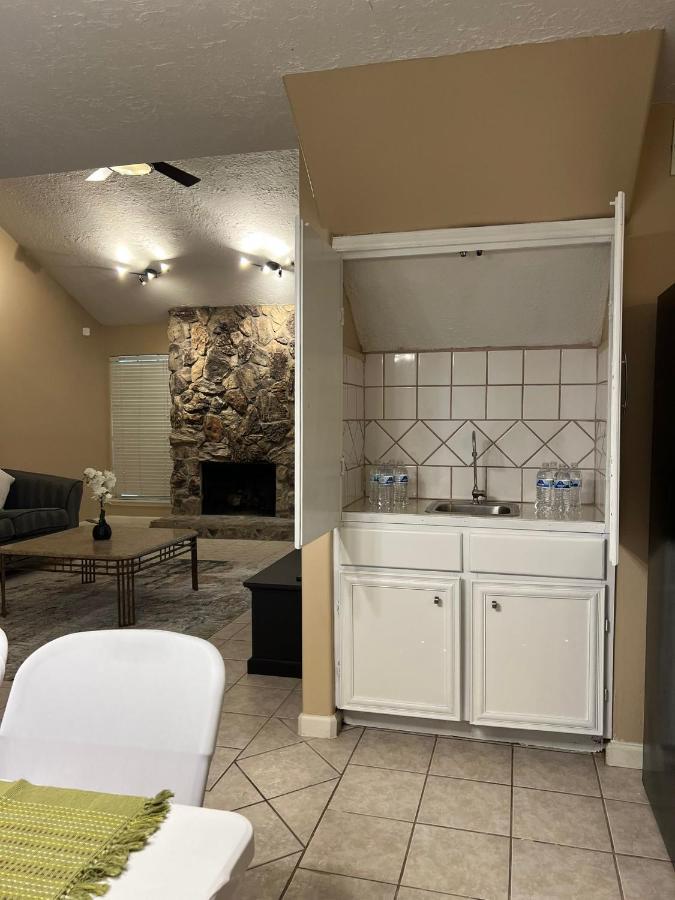 Centrally Located Houston Retreat! Sleeps 8, 10 Min To Downtown, Free Parking Eksteriør bilde