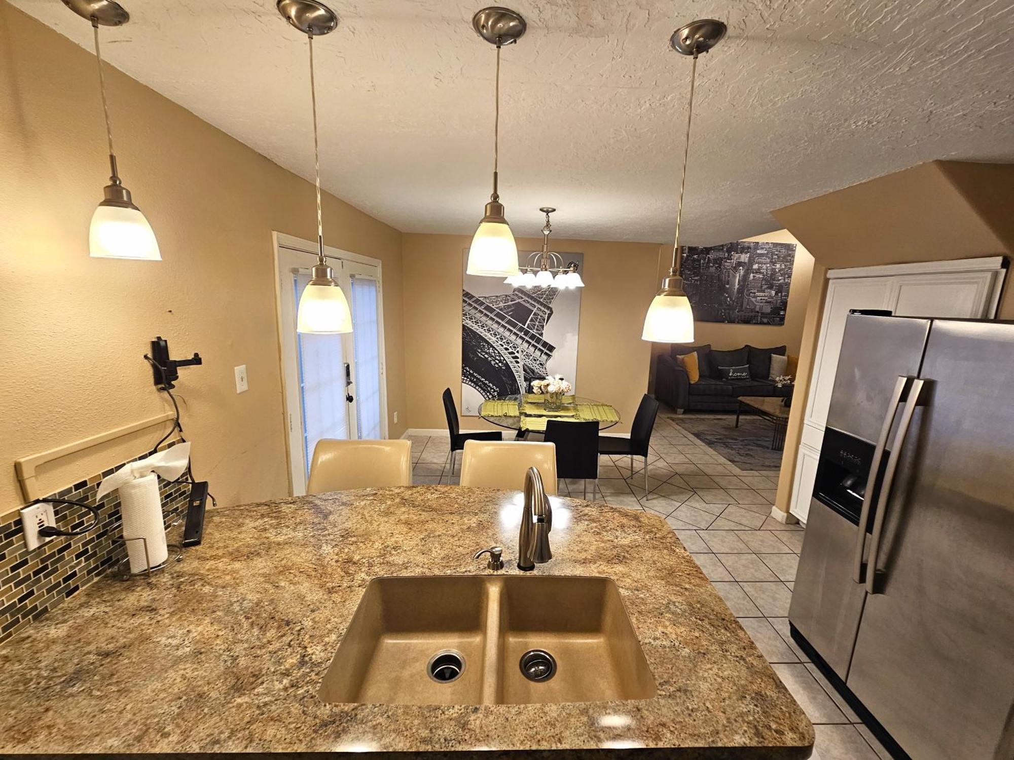 Centrally Located Houston Retreat! Sleeps 8, 10 Min To Downtown, Free Parking Eksteriør bilde